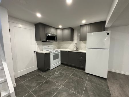 For Lease - 965 Ronlea Avenue Unit# Basement, Oshawa, Ontario - Photo 3