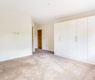 6 bedroom detached house to rent - Photo 2