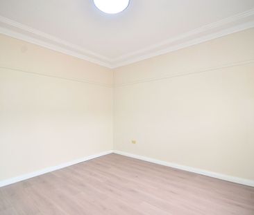 Renovated 2 Bedroom House!! - Photo 2