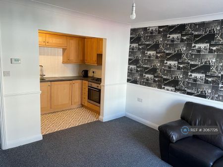 1 bedroom flat to rent - Photo 2