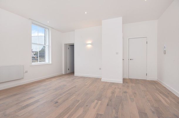 Lee Road, London, SE3 - Photo 1