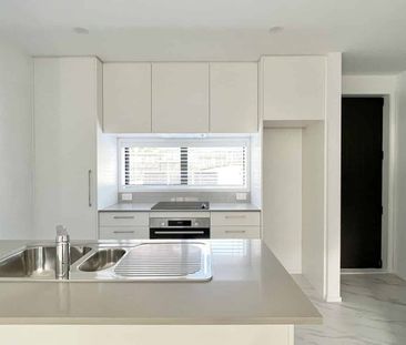 Modern & Warm 2 Bedroom Townhouse - Photo 3