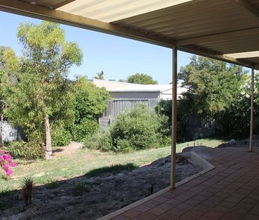 Family Home on a Spacious Block - Photo 4