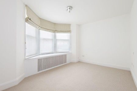 3 bedroom flat to rent - Photo 2
