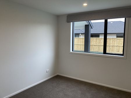 Discover the perfect family oasis in Rototuna North! - Photo 4