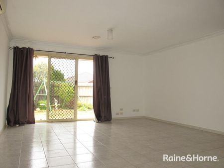 15 Santolin Drive, Hillside, VIC 3037 - Photo 4