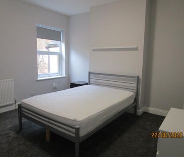 4 bedroom terraced house to rent - Photo 3