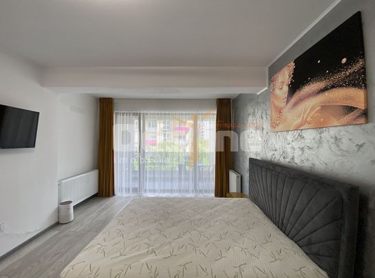 Garsoniera lux cu balcon si loc de parcare inclus, cu bariera, Coresi - Photo 1