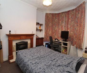 4 bedroom private hall to rent - Photo 3