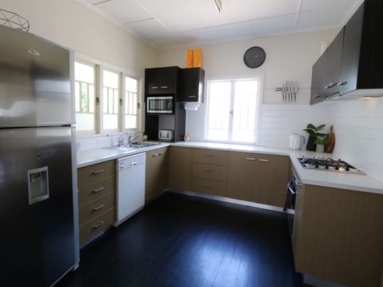 Family, Pet Friendly Home - Photo 1