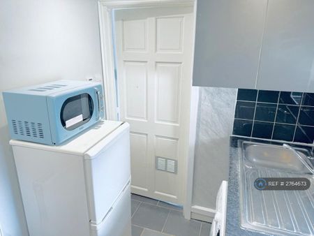 Studio to rent - Photo 5