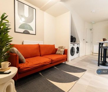 1 bedroom in a house share to rent - Photo 2