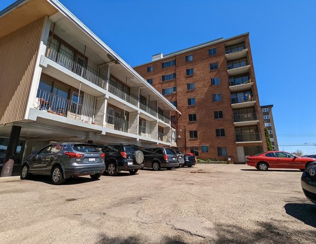 Downtown Edmonton Apartments | 9835 106 Street NW, Edmonton - Photo 1