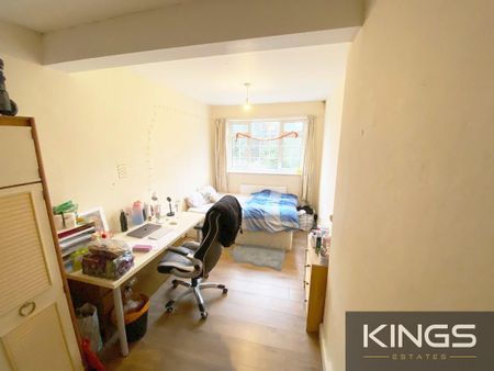 5 bedroom semi-detached house to rent - Photo 5