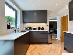 3 bedroom detached house to rent - Photo 4
