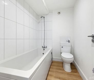 Bond Road, Mitcham, CR4 - Photo 4