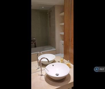 1 bedroom in a flat share to rent - Photo 6