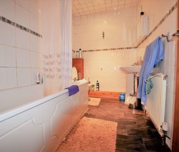 4 bedroom Flat in Wood Lane, Leeds - Photo 3