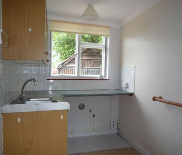 1 bedroom semi-detached bungalow to rent - Photo 6