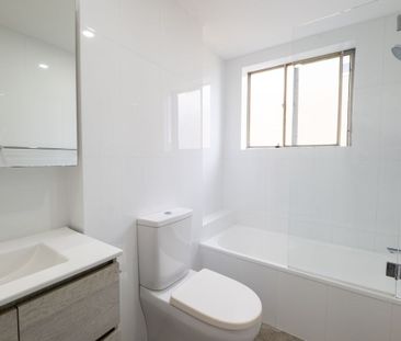 Charming 2-Bedroom Apartment in Drummoyne - Photo 5