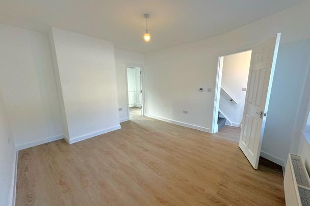 15 Spencer Close, Woking - 3 bedrooms Property for lettings - Seymours - Photo 1