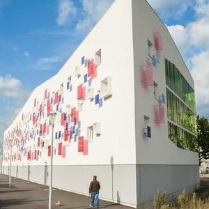 sedan proche commerce, piscine, lycée - Photo 2