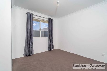 SPACIOUS FAMILY HOME PACKED WITH FEATURES!! - Photo 5