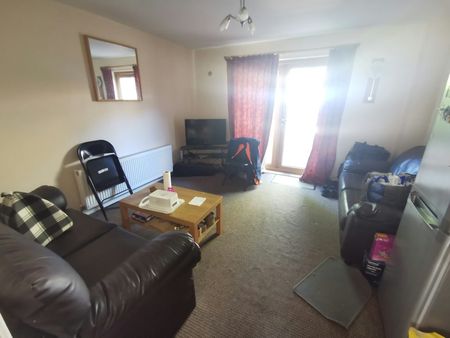 House share to rent on - Photo 4