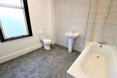 4 bedroom terraced house to rent - Photo 3