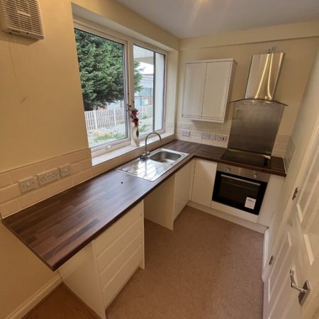 1 bed Apartment - To Let - Photo 3
