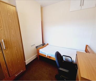 4 Bed Student Accommodation - Photo 4