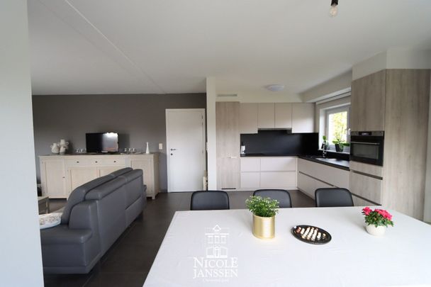 Verzorgd, instapklaar appartement met twee slaapkamers nabij centrum Bree - Photo 1