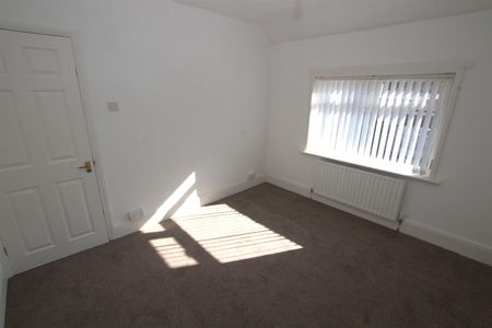 3 bedrooms House - Mid Terrace for Sale - Photo 2