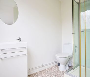 Isly L Roommate 6 Bedrooms at Roubaix - Photo 3