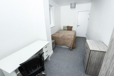 4 bedroom terraced house to rent - Photo 5