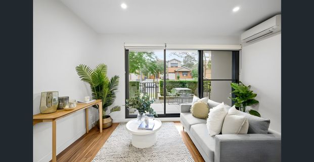 Stylish One Bedroom with Private Terrace - Photo 1