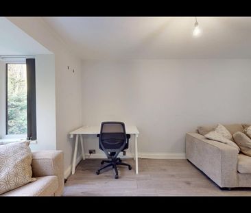 2 Bed Flat, Harp Island Close, NW10 - Photo 1