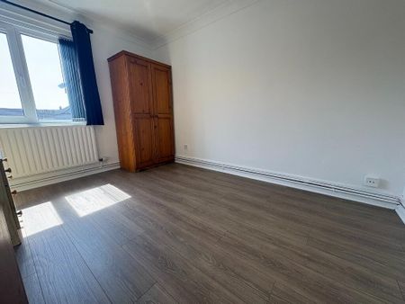 8 Laurel Way, Dunmurry, Belfast, BT17 9PR - Photo 3