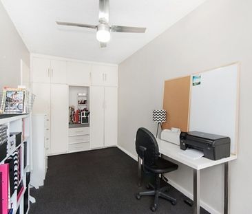 1/11 Seaview Street - Photo 2