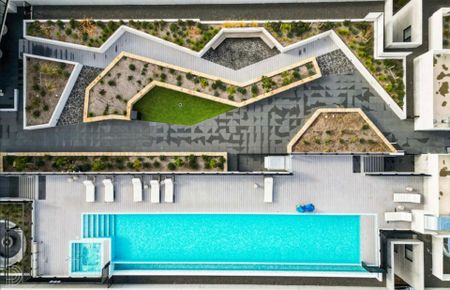 Low Maintenance living in the Heart of Tuggeranong! - Photo 2