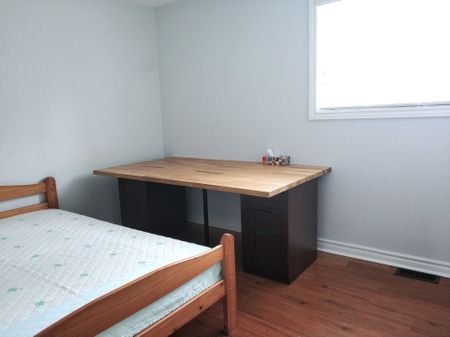 For Lease - 257 Cherokee Boulevard, Toronto, Ontario - Photo 2