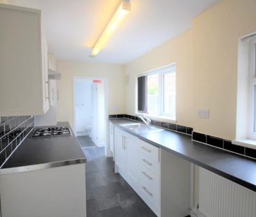 3 bedroom semi-detached house to rent - Photo 6