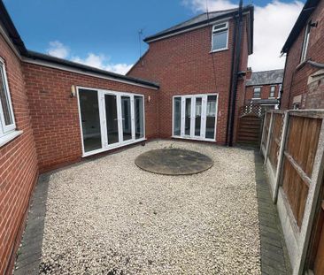2 bedroom detached house to rent - Photo 2