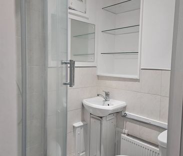 Room in a Shared House, Downderry Road, BR1 - Photo 2