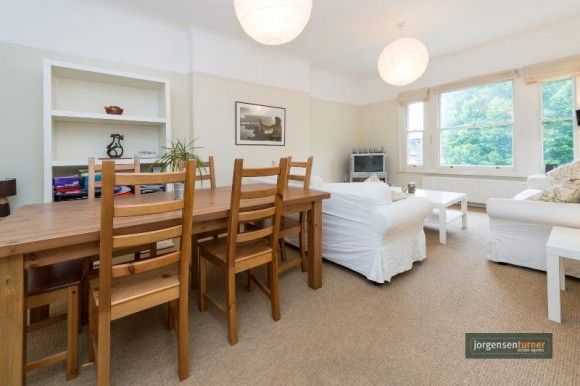 SUPERB SPACIOUS TWO BEDROOM FLAT IN QUEENS PARK (835 SQ FT / 77 SQ M) - Photo 1