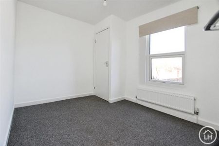 2 bedroom end of terrace house to rent - Photo 3