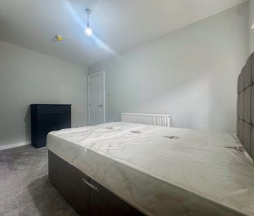 1 Bed Flat, Regent Terrace, LS6 - Photo 3