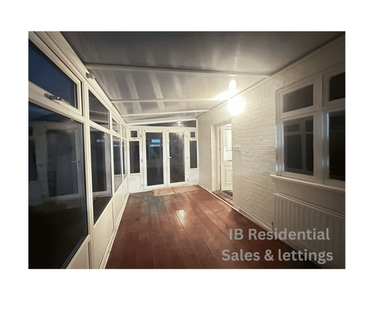 3 bedroom semi-detached house to rent - Photo 6