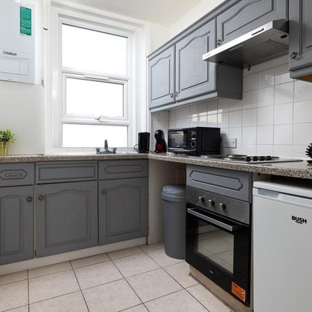 1 bedroom flat to rent - Photo 4