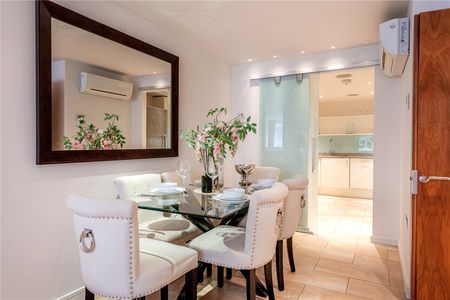 Spacious and Modern Two Bedroom Apartment - Photo 2